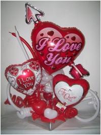 Diseño de globos en caja de rejilla con 3 globos de 18”, globos de látex y paletas de caramelo